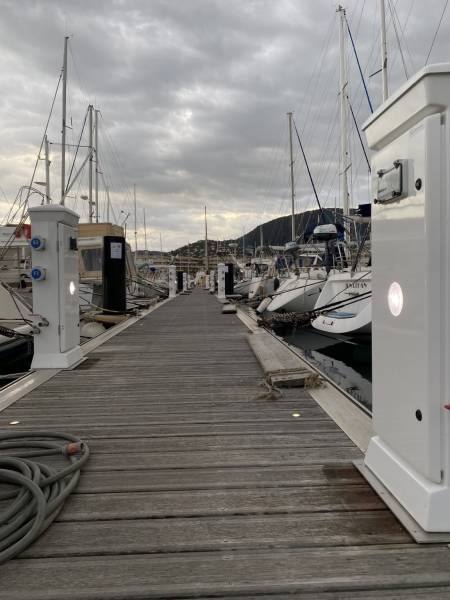 Renovation d'un ponton flottant sur le port de Cogolin