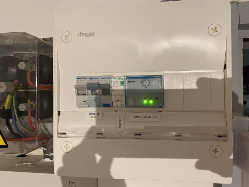 Borne IRVE Hager 11 a 22 kw sur Mons  - EDISON GROUPE 
